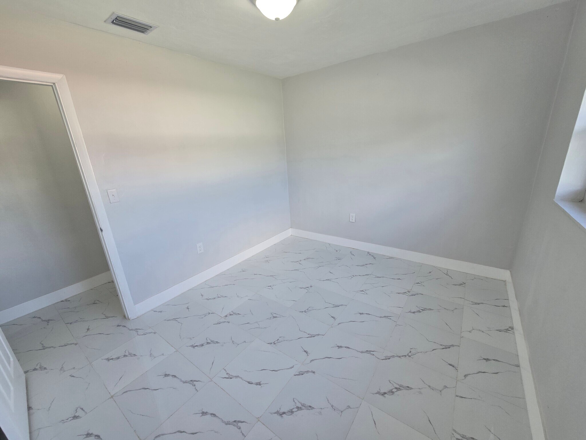 Building Photo - 1320 NE 211th Ter