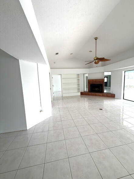 Building Photo - 1998 NE Ginger Ter