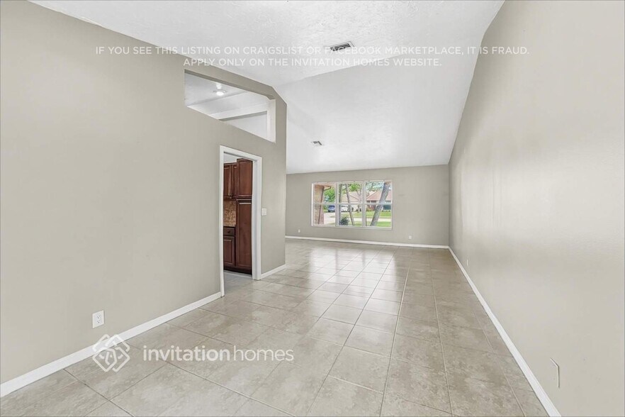 Building Photo - 13325 Kingsbury Dr