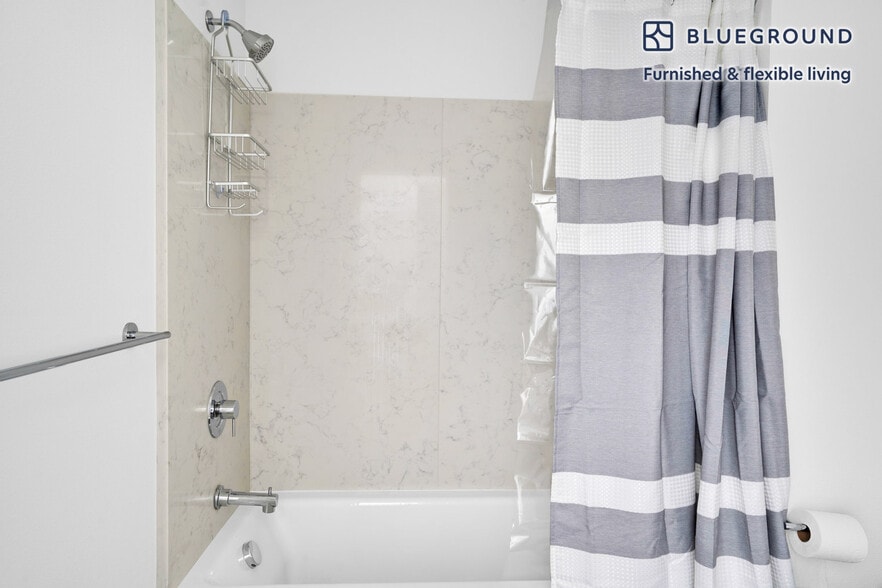 Building Photo - 2000 Fifth Street-SI FL4-ID1059