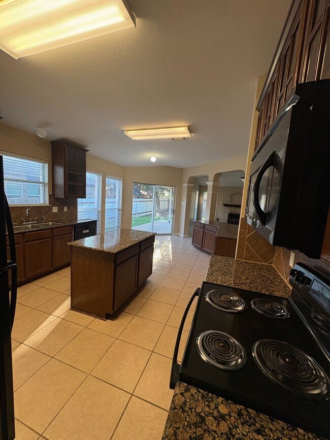 Building Photo - AVAILABLE NOW!