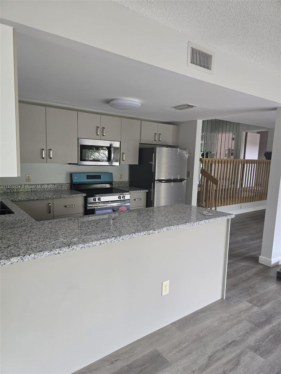Building Photo - 4705 SW 62nd Ave