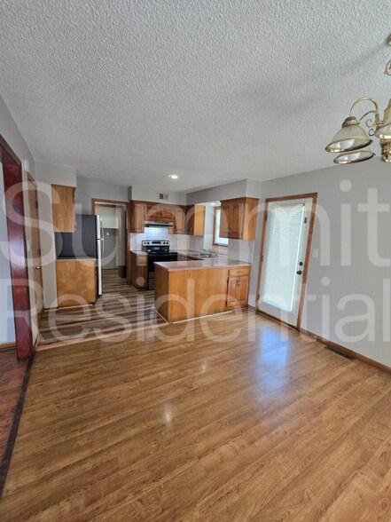 Building Photo - 6636 W 152nd St