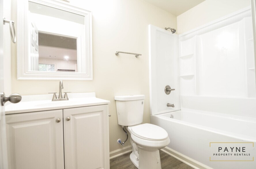 Building Photo - 1210 Zuber St