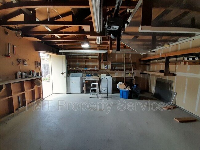Building Photo - 805 N L St