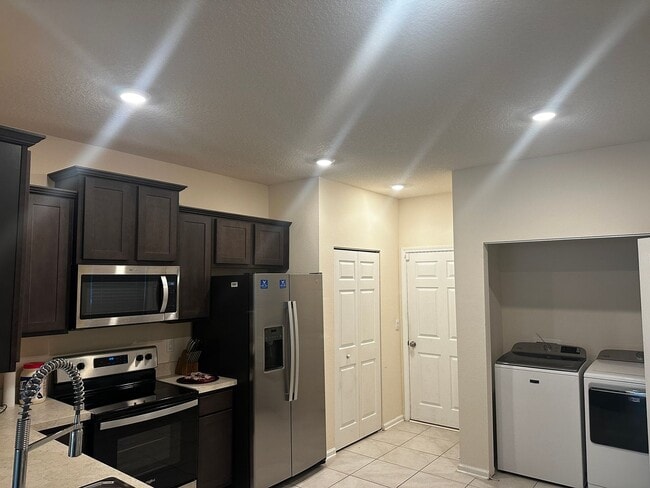 Building Photo - 832 Observatory Pkwy