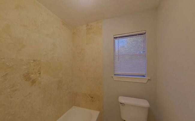 Building Photo - AVAILABLE NOW