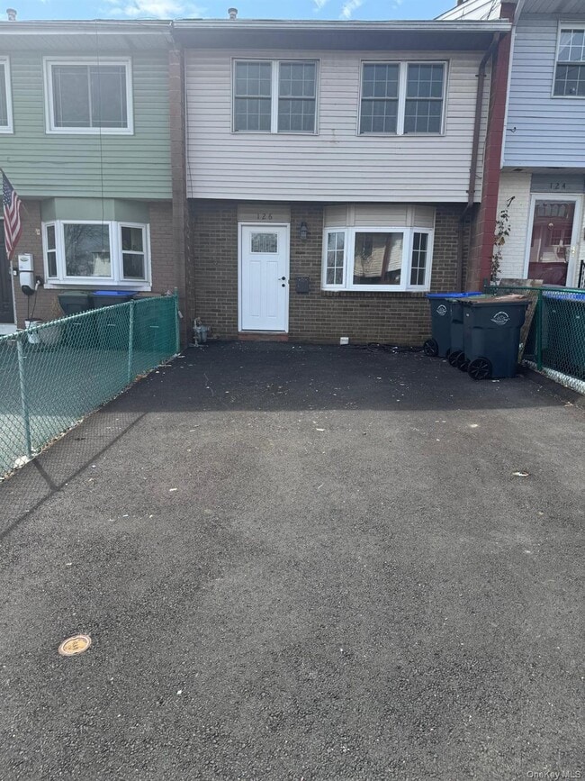 Building Photo - 126 Roosevelt Dr