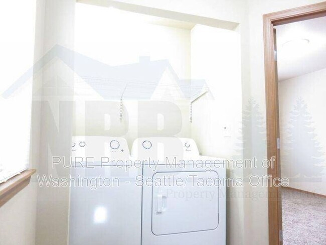 Building Photo - 8015 Pacific Ave