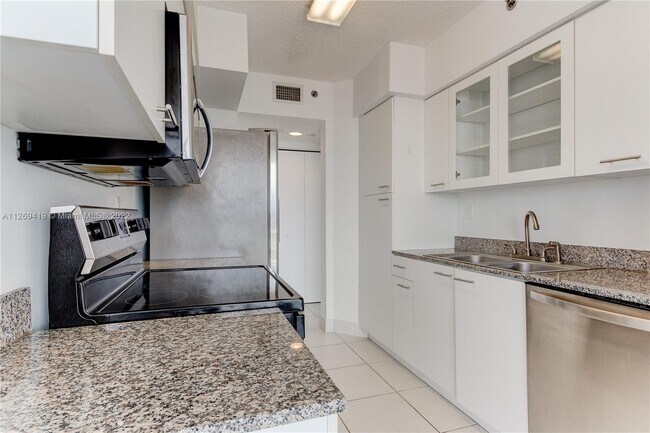 Building Photo - 7330 Ocean Terrace