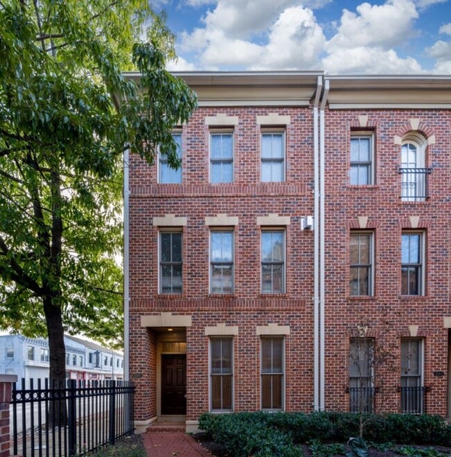 Primary Photo - 2335 Boston St