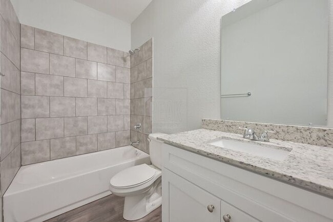 Building Photo - $1450! Stylish 2BR Townhome with 15 Minutes from Downtown Fort Worth Stockyards!