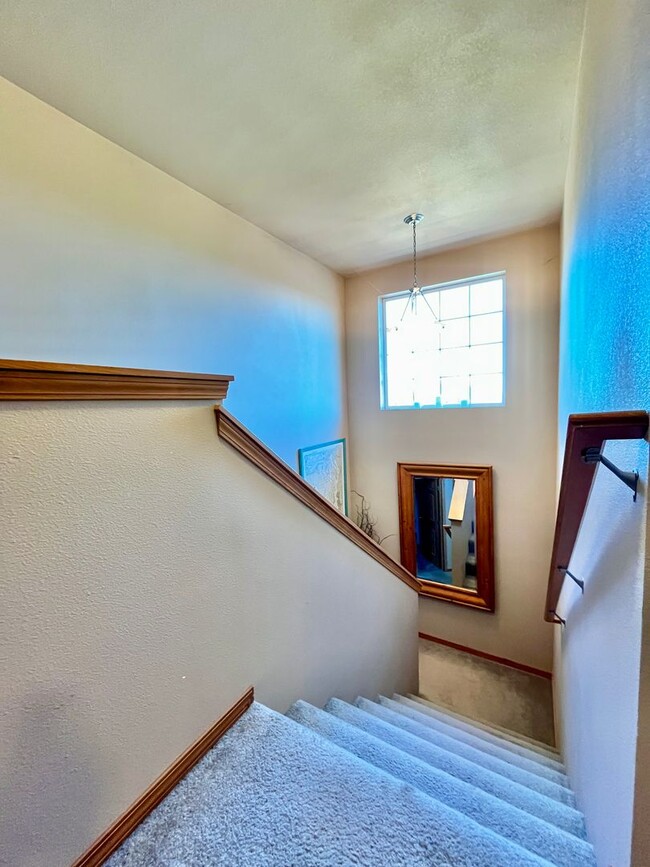 Building Photo - Peaceful Hansville Home with Plenty of Room