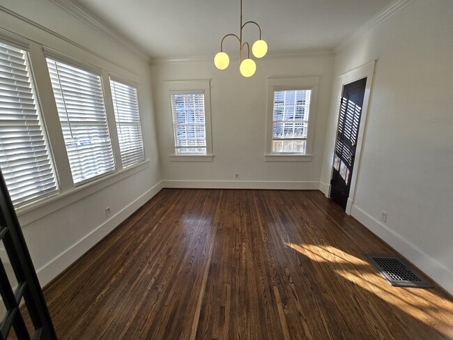 Building Photo - 1514 Sweetbriar Ave