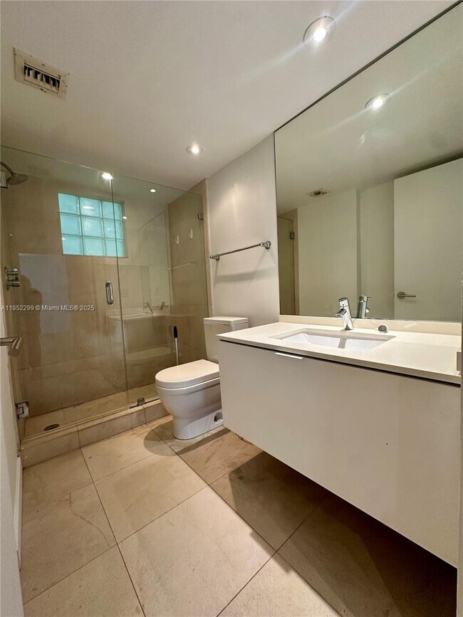 Building Photo - 9156 Collins Ave