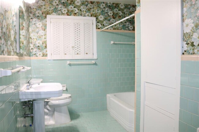 Building Photo - 4047 Merrick St
