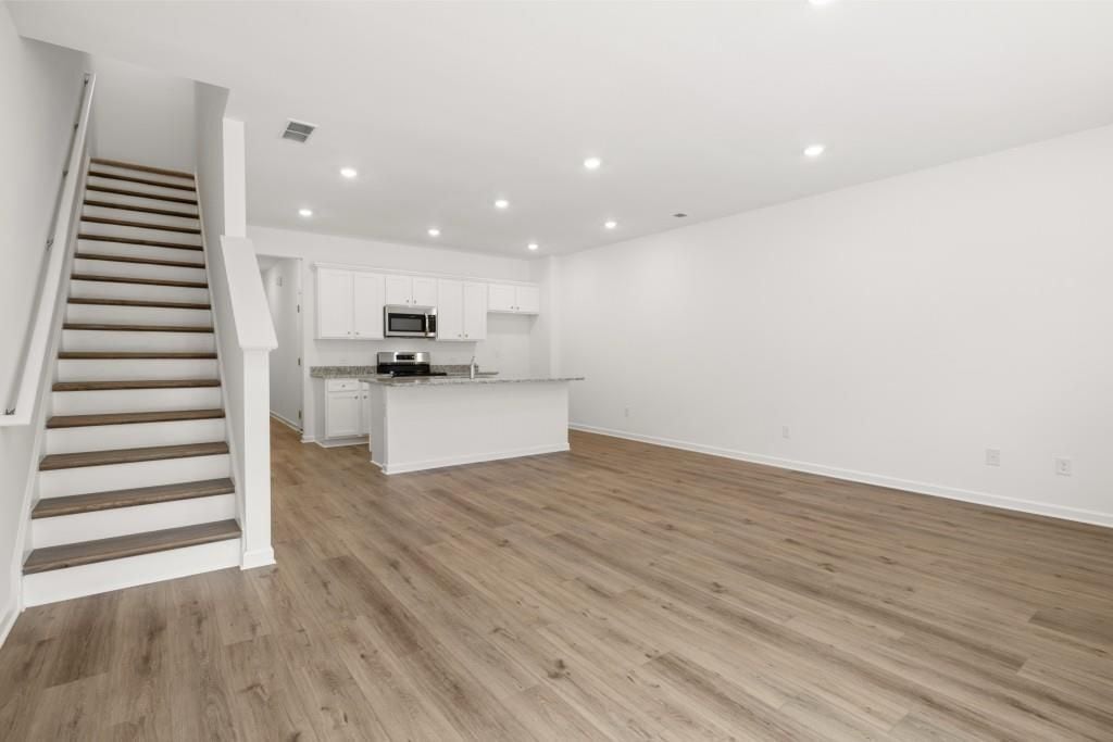 Building Photo - 240 Kenoot Dr