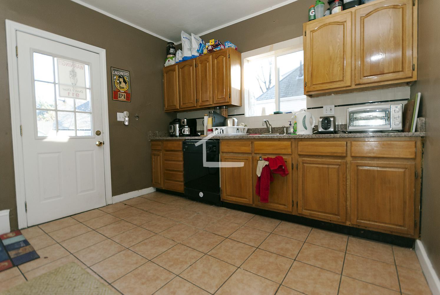 Building Photo - 86 Linden St