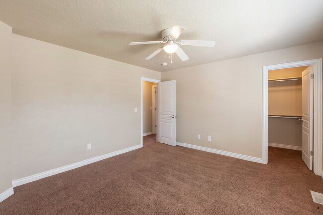 Building Photo - Resort-Style Living near Traverse Mountain 1-2 year lease avail