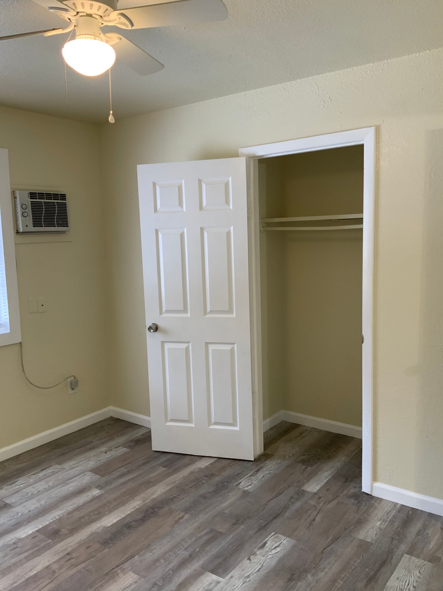 Closet bedroom 2 - 4324 Ericson Dr
