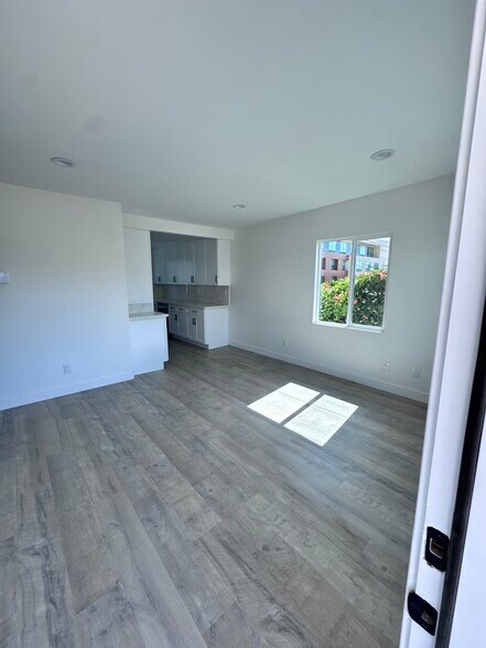 Building Photo - 1010 Orange Grove Ave