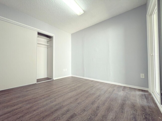 Building Photo - 9845 Hayvenhurst Ave