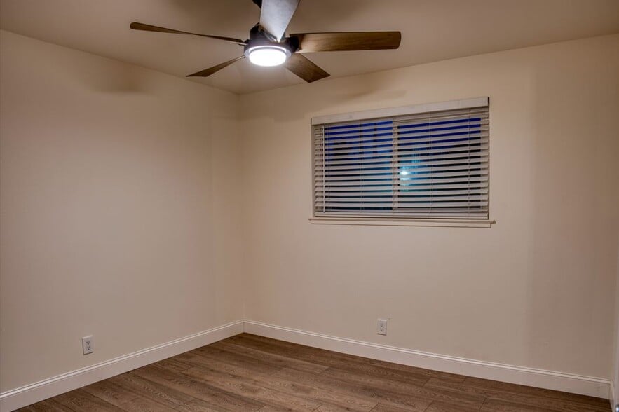 Building Photo - 1009 E Alexander Ave