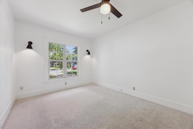 Building Photo - 3300 Harris Park Ave