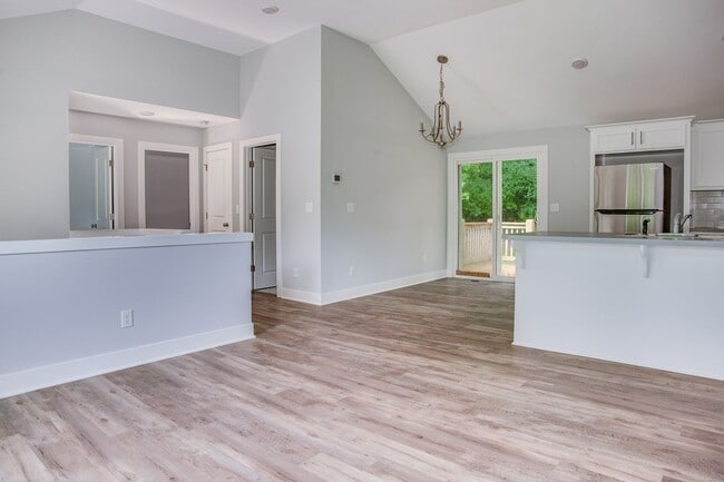 Building Photo - SEE IT NOW: Beautiful home in Avondale, MO!