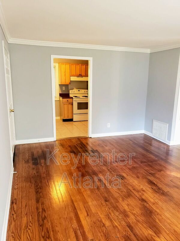 Building Photo - 1596 Line Cir
