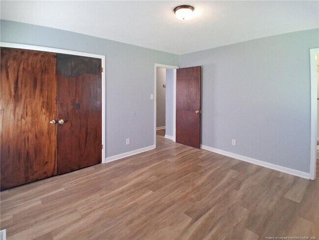 Building Photo - 1086 Essex Pl