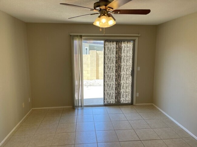 Building Photo - Phoenix 3 Bed, 2 Bath Home with Single Story