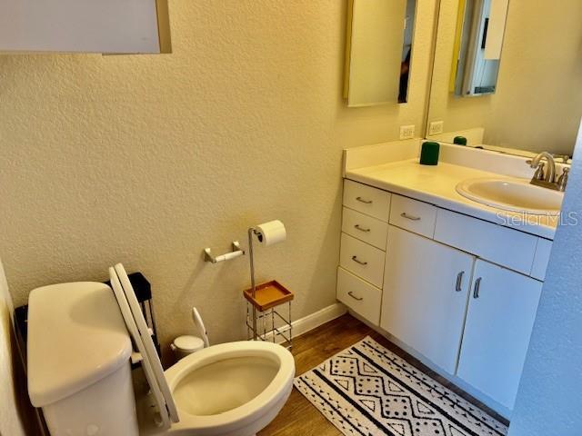 Building Photo - 860 N Orange Ave