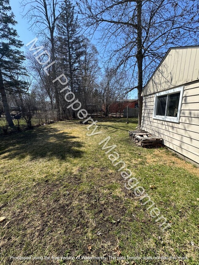 Building Photo - 206 Harold St