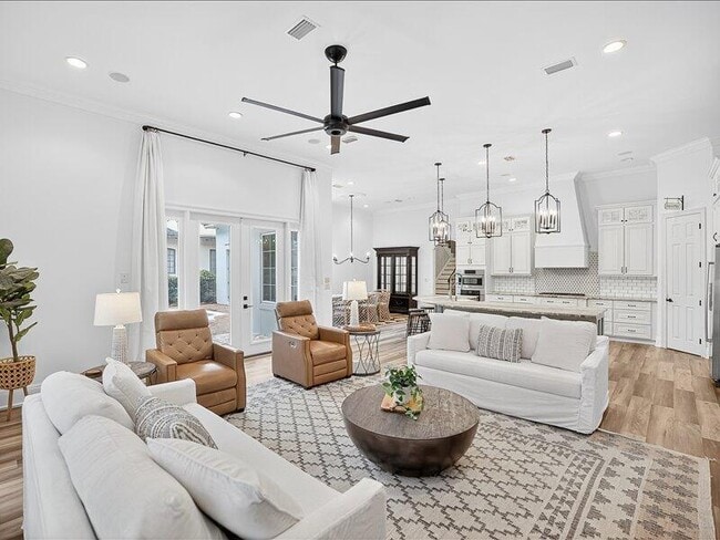 Building Photo - 3161 Club Dr