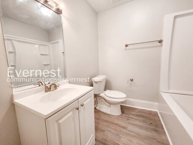 Building Photo - 908 Hickory Dr