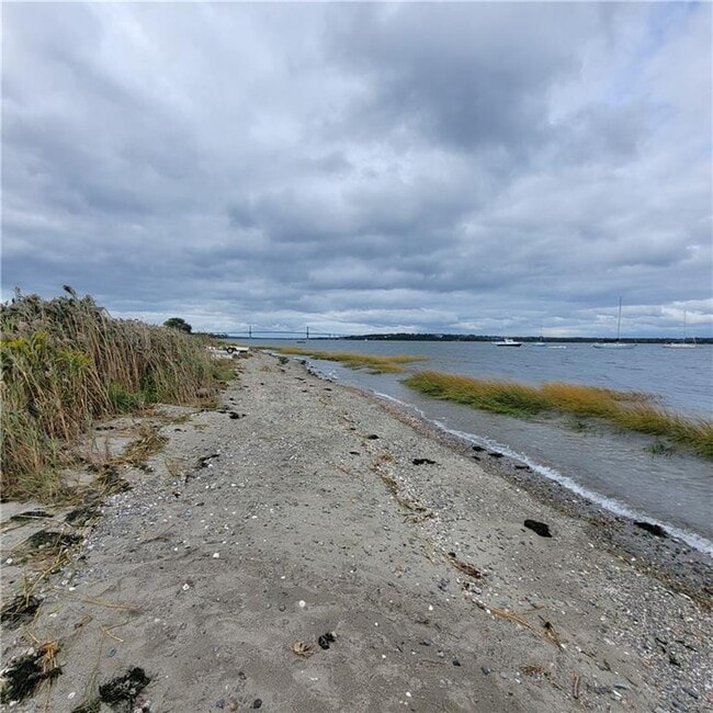 Building Photo - 33 Sakonnet Dr