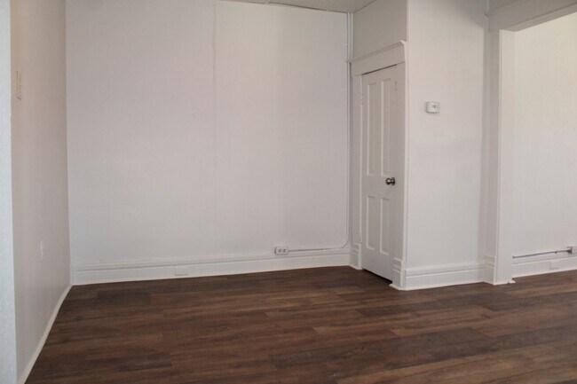 Building Photo - Move In Credit $200!!!