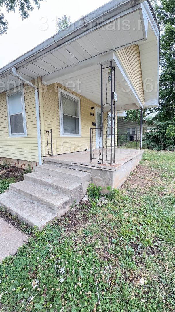 Building Photo - 805 S Alleghany St
