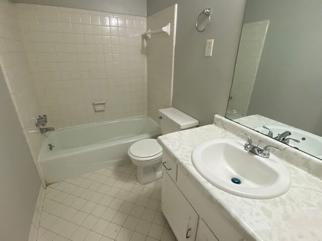 Building Photo - A Joyful 3-Bed Duplex Home!