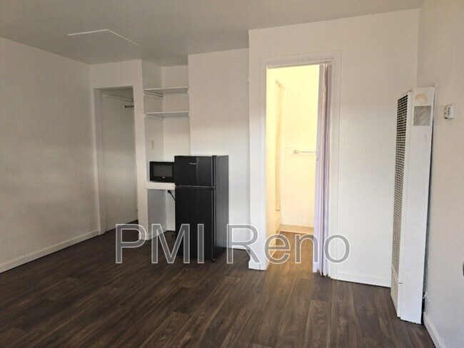 Building Photo - 140 E Victorian Ave