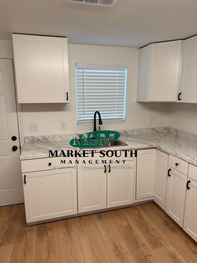 Building Photo - *REDUCED!!* Charming Renovated 2BR/1BA Cot...