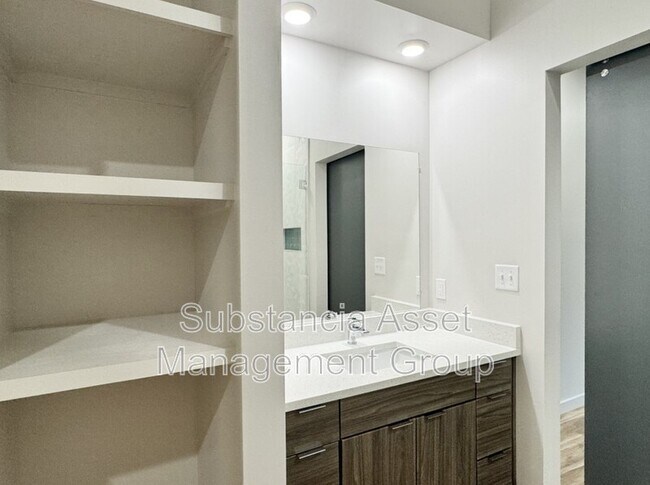 Building Photo - 1665 Midtown Pl