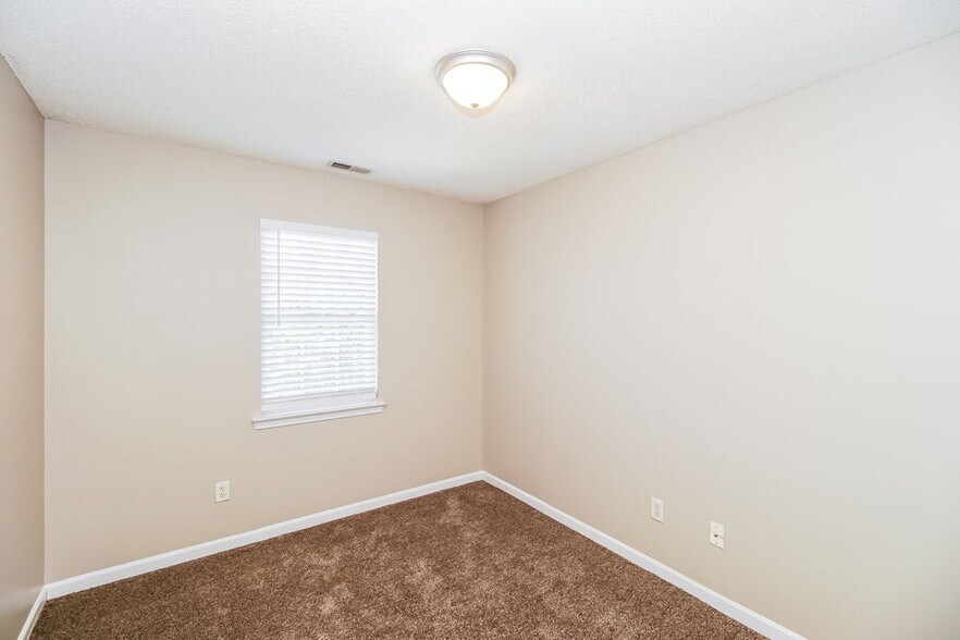 Building Photo - 105 Sweetbriar Ct
