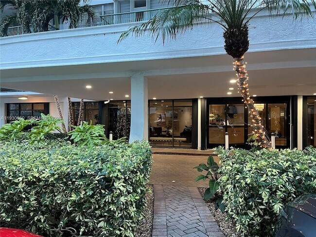 Building Photo - 1408 Brickell Bay Dr