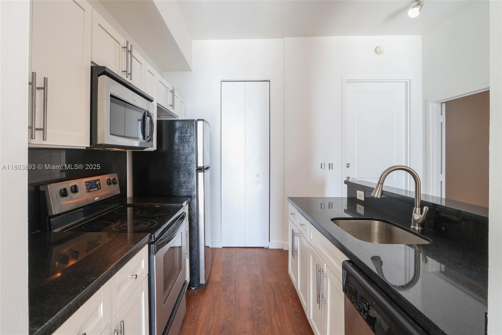 Building Photo - 2200 NE 4th Ave