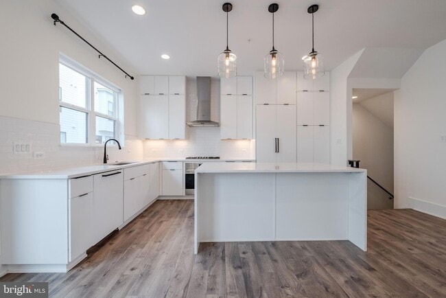 Building Photo - 11382 Emerald Park Rd