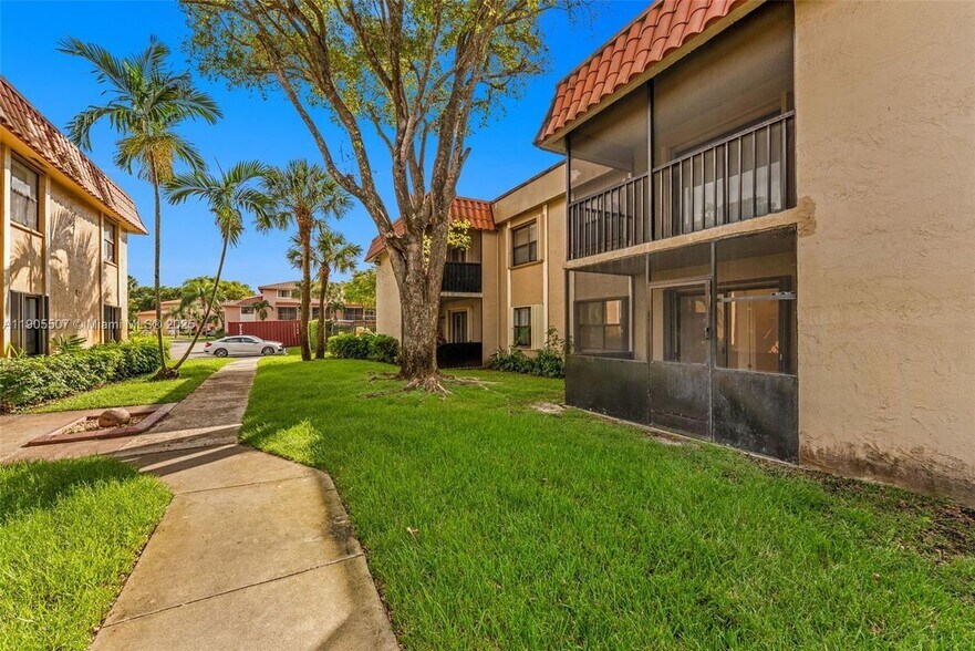 Building Photo - 9730 Hammocks Blvd