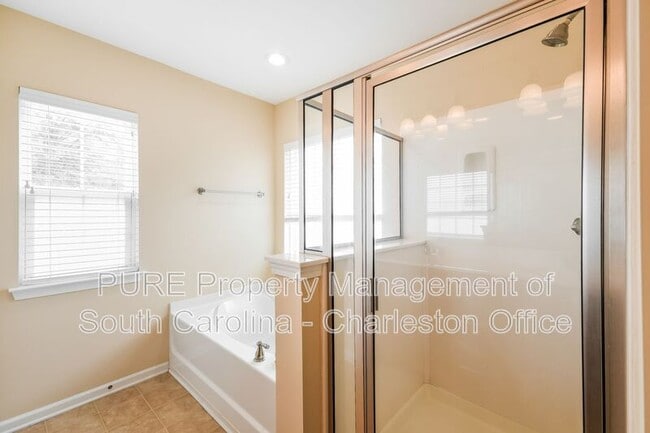 Building Photo - 5150 Trump St