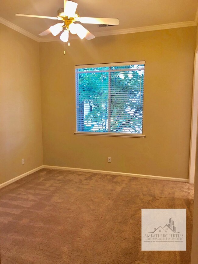 Building Photo - Spacious Four Bedroom Home in Clovis North...